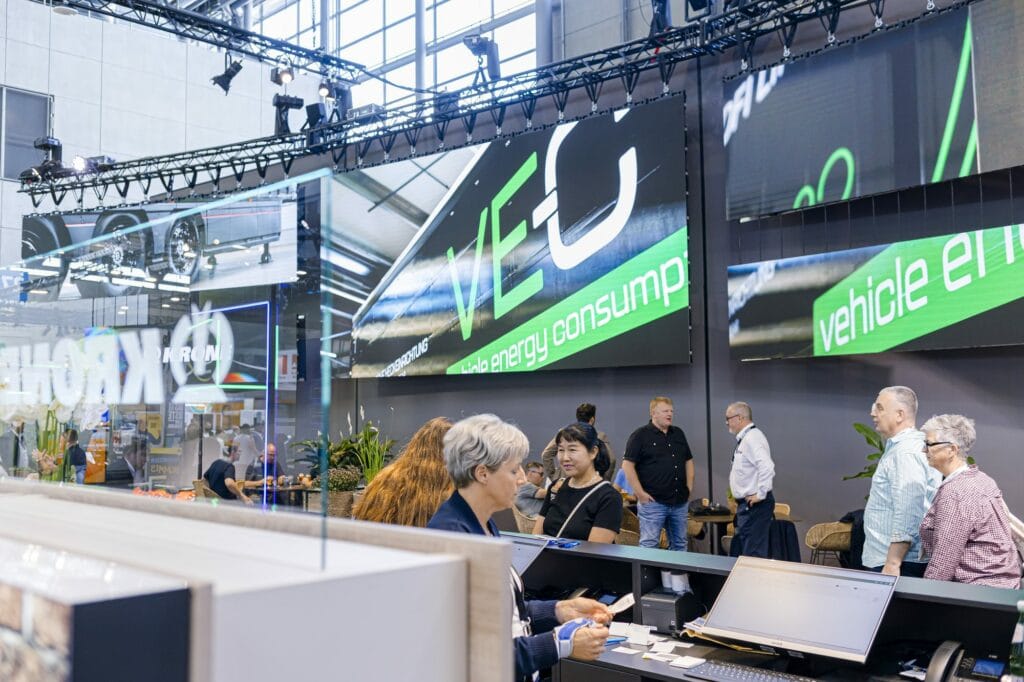 LED-Wände über Eck am Krone-Stand, IAA Transportation 2026